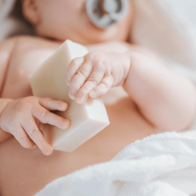 Savon pour bébé à l'huile d'amande douce - Le Vrai Sens